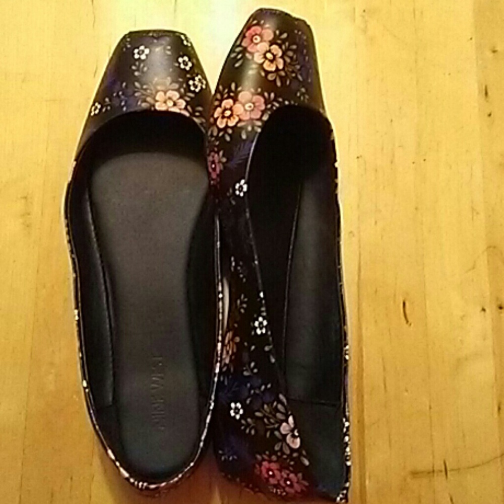 Nine West Black Floral Flats